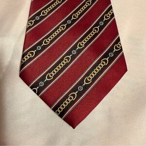 Classic Burgundy and Gold Chain Patterned Men's Tie